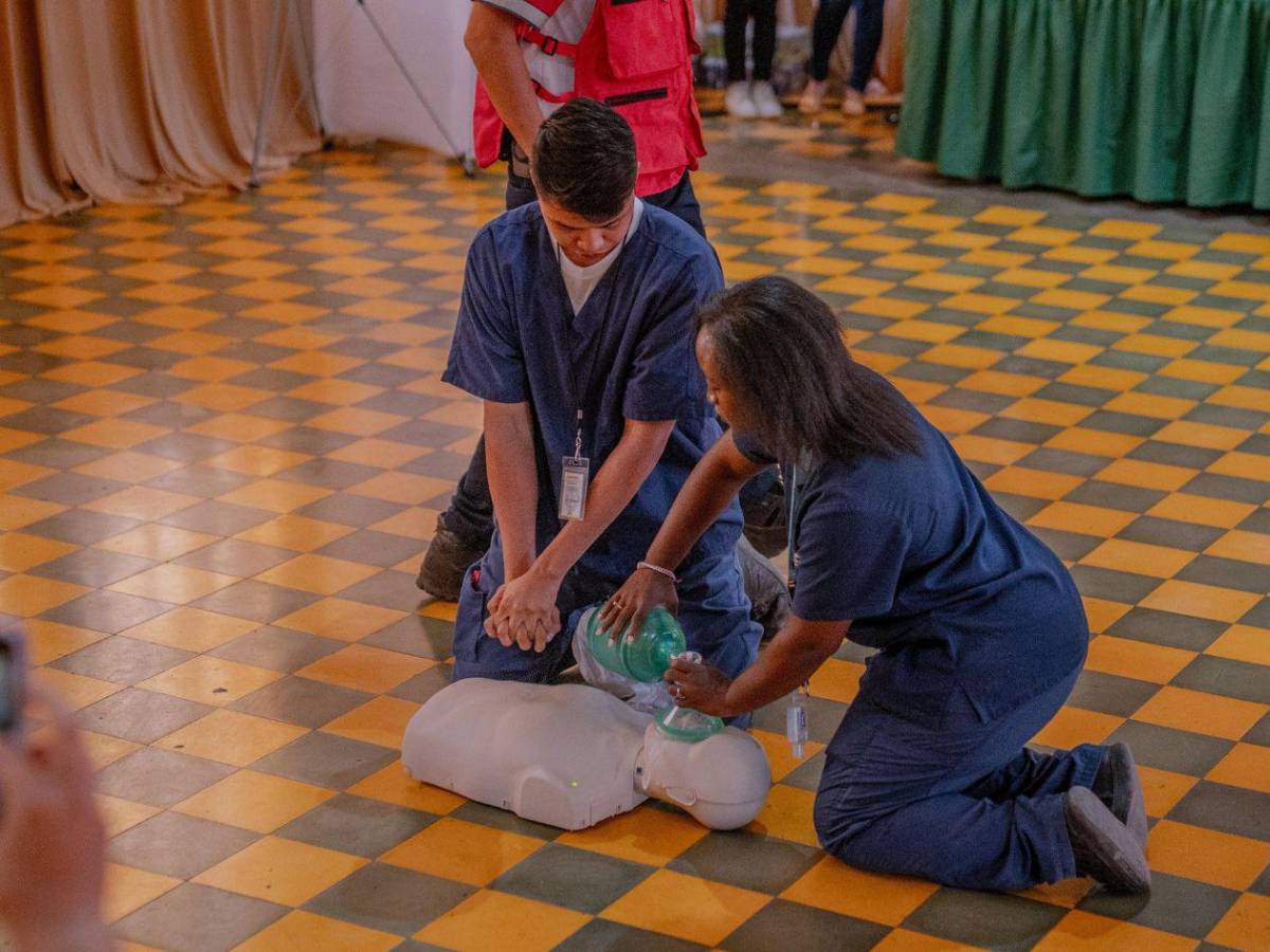Así se preparan los estudiantes sampedranos para salvar vidas en una emergencia