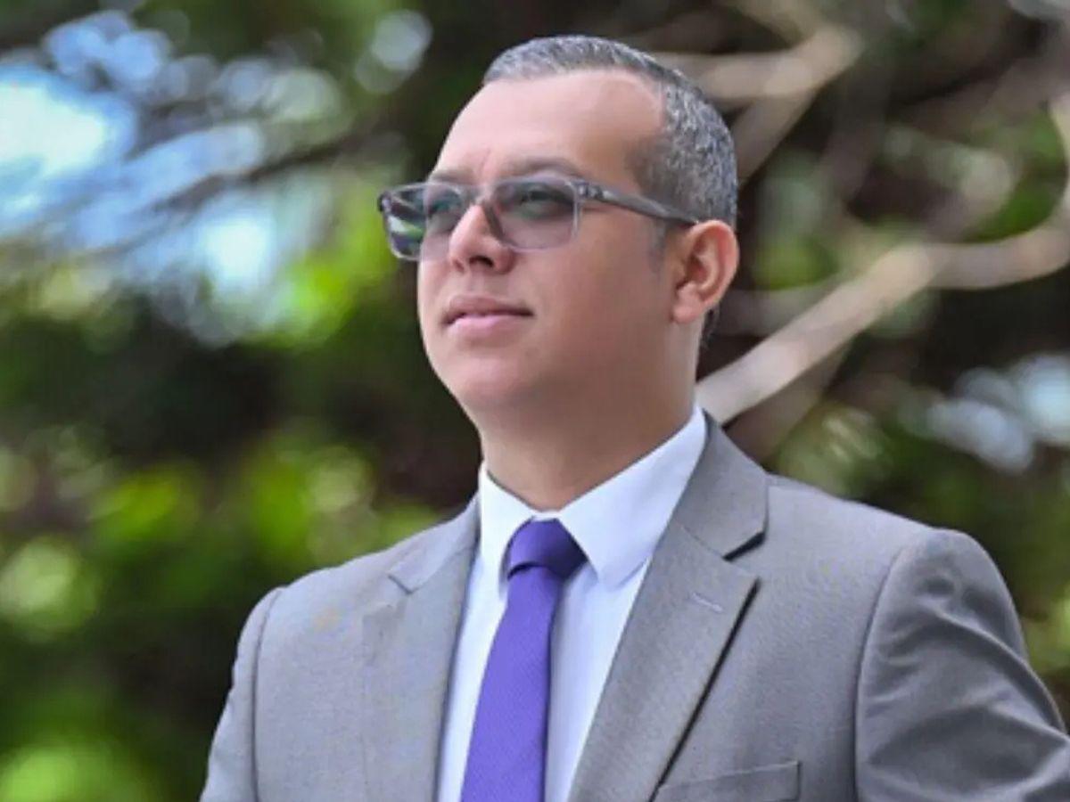 Alex Cáceres revela que una presentadora fue despedida