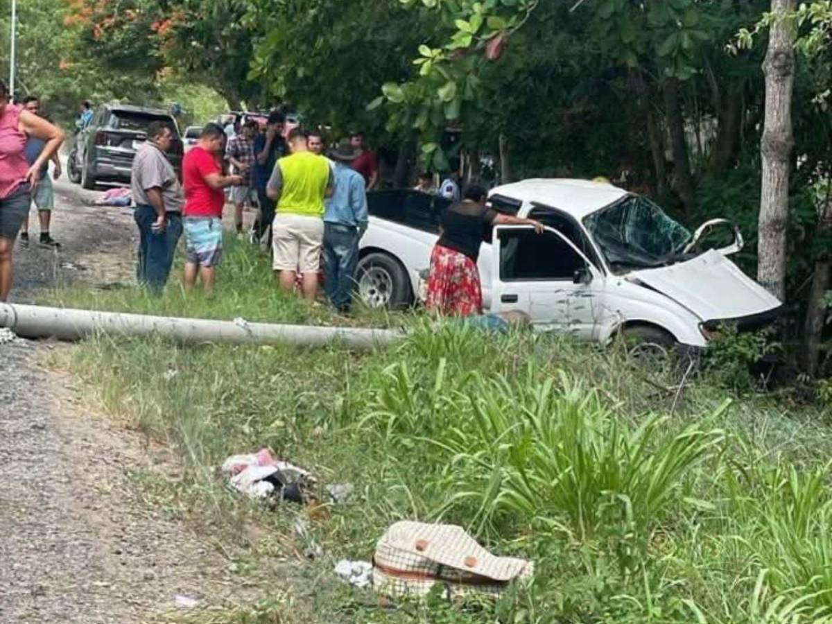 Familiares esperan la entrega de cuerpos de las víctimas del accidente en Yoro
