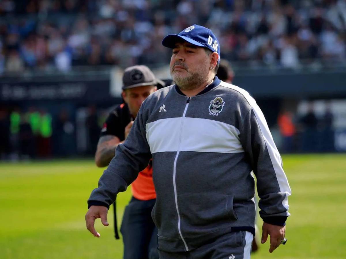 Impactante: Médico revela lo que obligaron a realizarle a Maradona