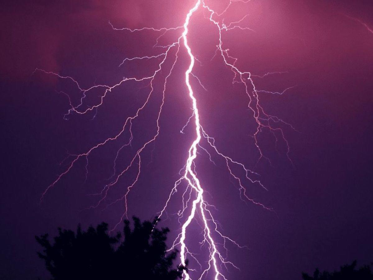 ¡Tragedia! Rayo cae en vivienda y mata a tres miembros de una familia