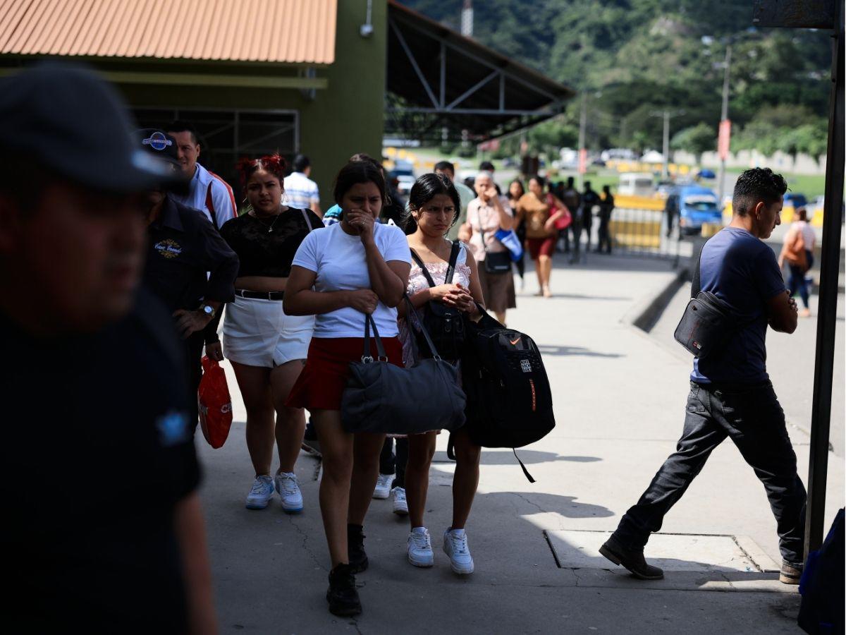 Menor concurrencia marca el retorno de viajeros en la Gran Central de Buses