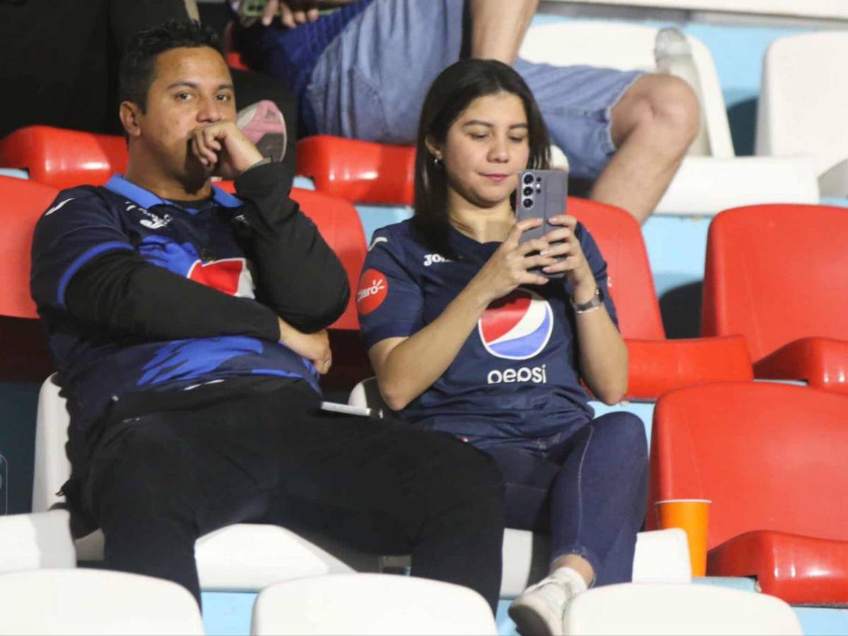 Esposa de directivo, la hermosa chica de ESPN y el beso que robó todas las miradas