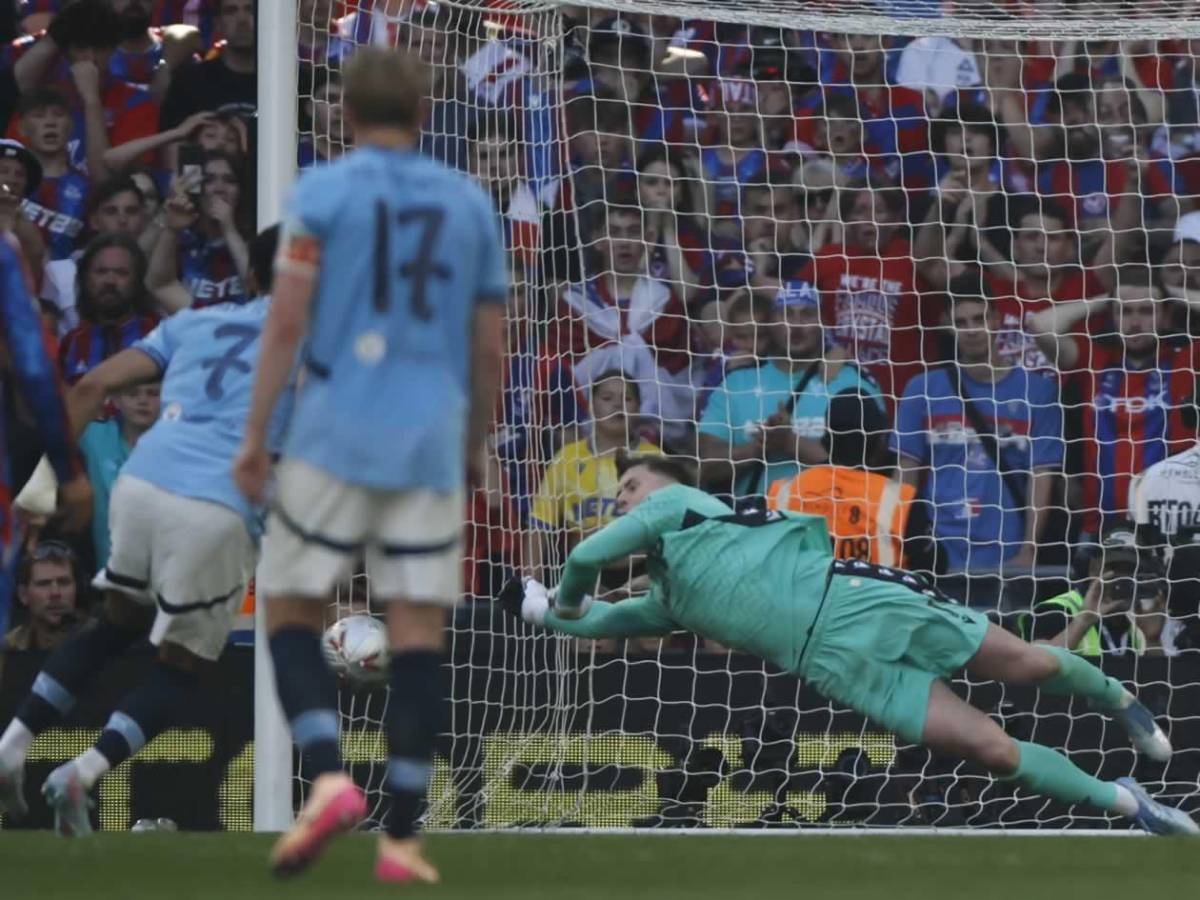 Guardiola no sabe perder: enfado por derrota en FA Cup, villano del City y error del VAR