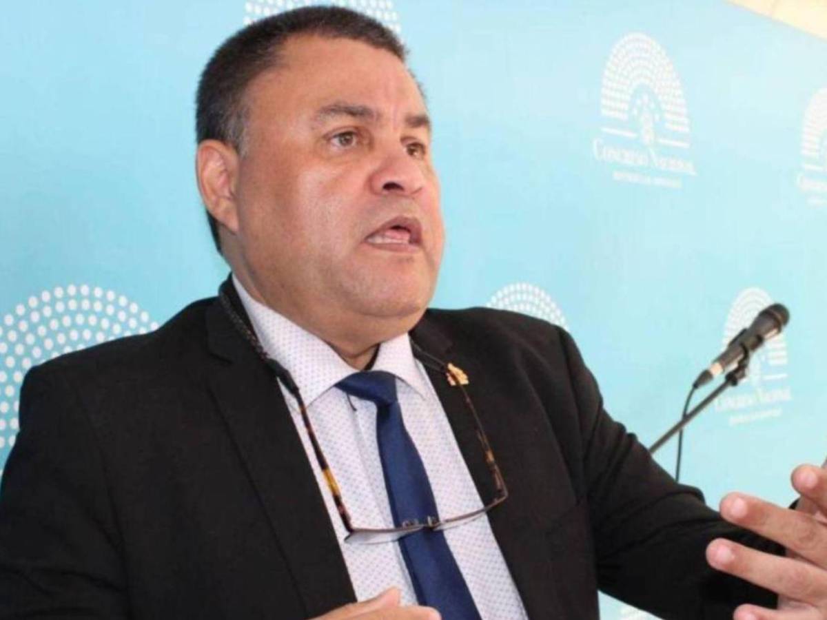 Copa Oro: Chepe Bomba es liquidado por legionario y diputados de Honduras