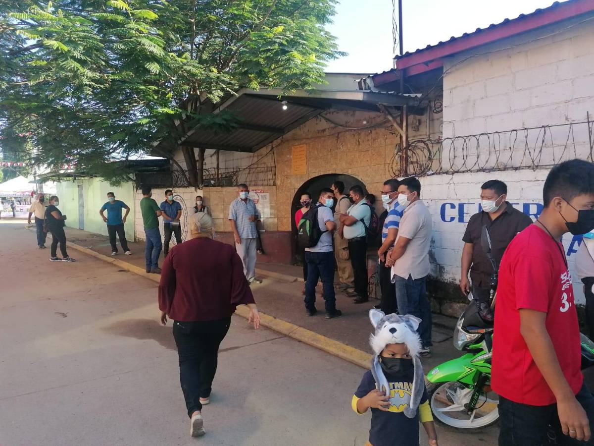 Ciudadanos de Villanueva, Pimienta y Potrerillos votan con tranquilidad y entusiasmo