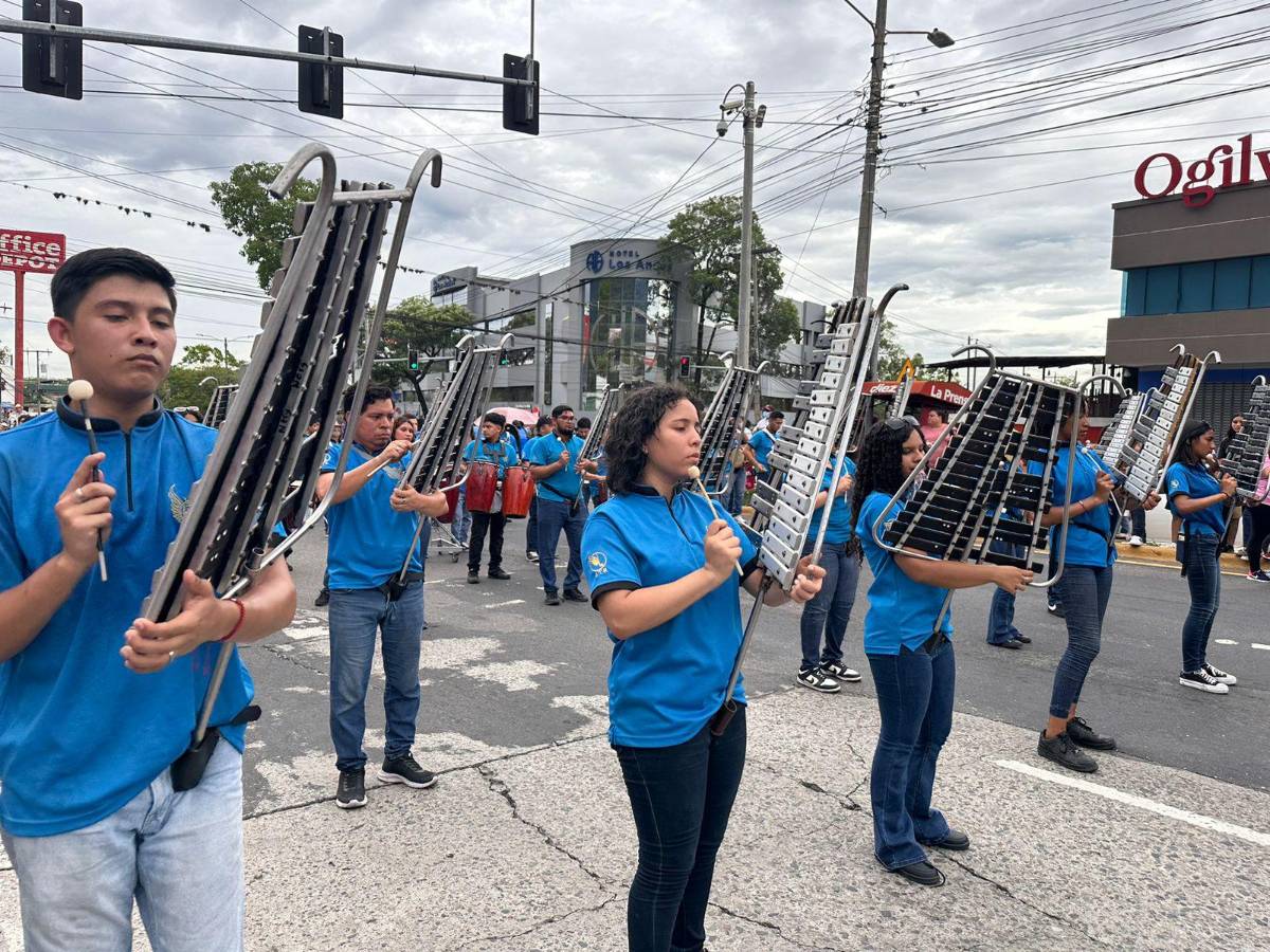 Feria Juniana: sampedranos disfrutan del desfile carrozas