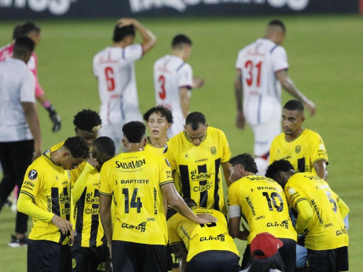 Decepción en el Real España, el villano, héroe, esposa de jugador y la chica del Plaza Amador