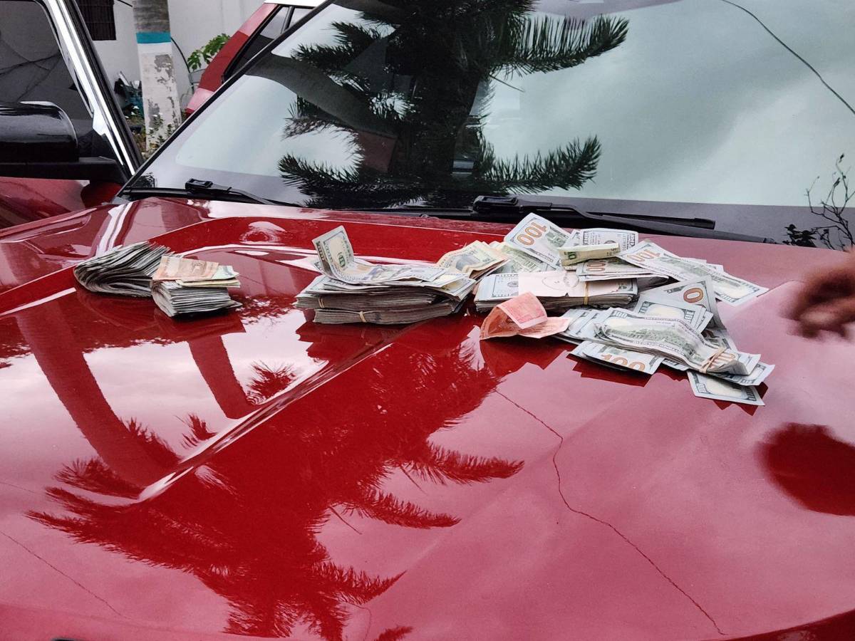 Aseguran 15 carros de Koriun; en uno de ellos le decomisaron $50,000 a Iván Velásquez