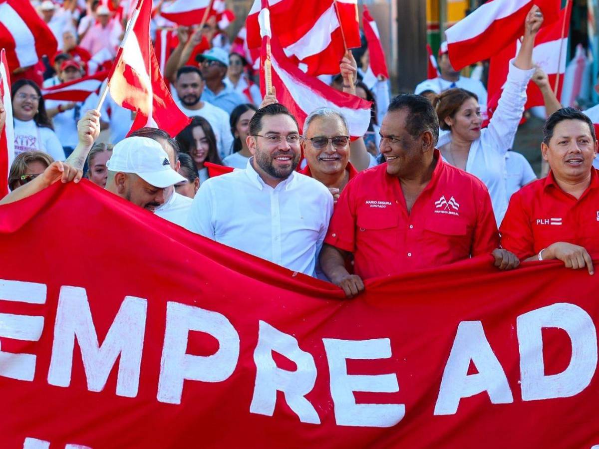 Casa por casa, Jorge Cálix saluda a “quienes anhelan un cambio para Honduras”