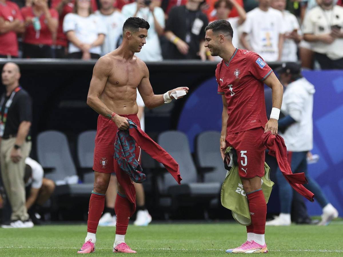 Cristiano destroza a Messi con récord, el que se llevó su camiseta y sexy foto de Georgina