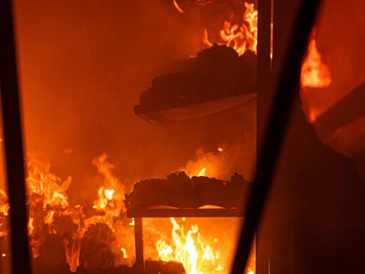 “Quedamos en cero, pero con vida”: testimonios de comerciantes que perdieron todo en incendio del mercado Medina