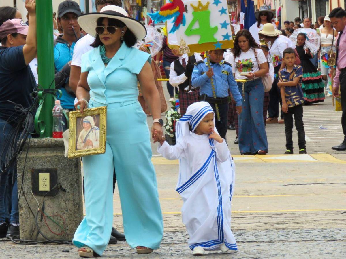Con fervor, color y alegría, los más pequeños inician la fiesta patria en Comayagua