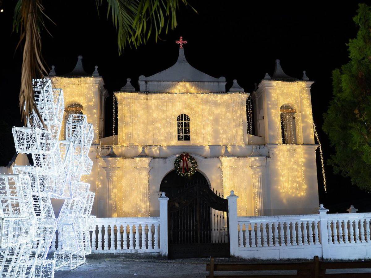 Luces, música y tradición: así brillan villas navideñas de pintoresco municipio de Occidente