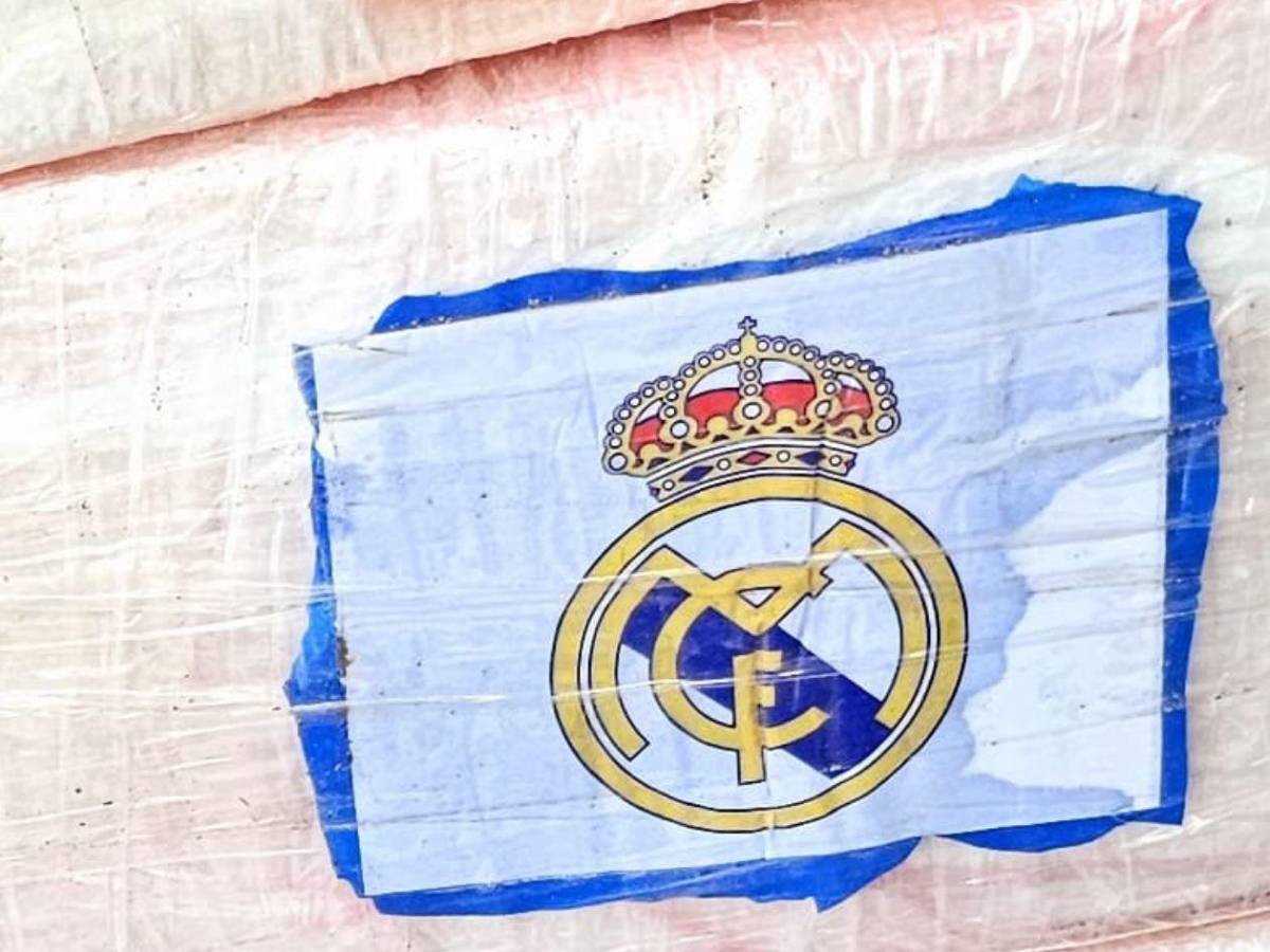 Hallan droga con escudo del Real Madrid enterrada en playa hondureña