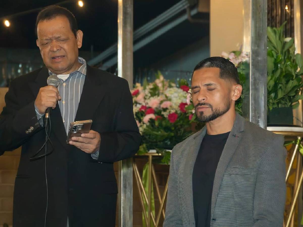 Omar Elvir emprende nueva faceta: inaugura negocio y figuras lo acompañaron