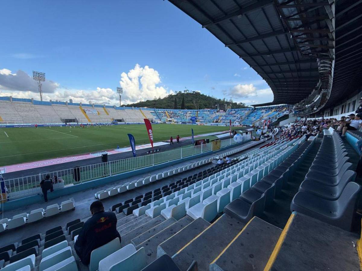 Fotos: gran ambiente, chicas e infiltrados en el Olimpia vs Platense