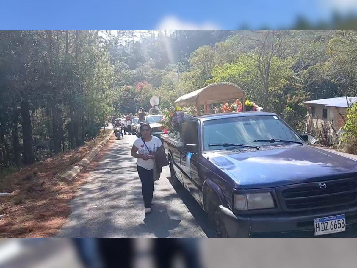 Entre dolor y consternación, sepultan a madre y hermanito de Kenneth en Marcala