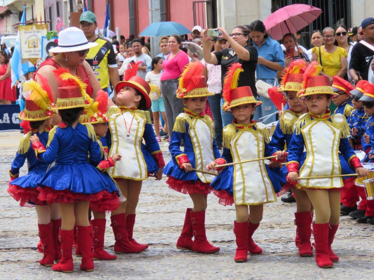 Con fervor, color y alegría, los más pequeños inician la fiesta patria en Comayagua