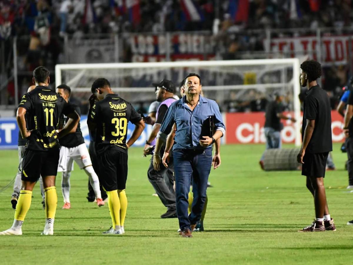 Real España hundido, decepción y así reaccionó Jeaustin tras perder la final ante Olimpia