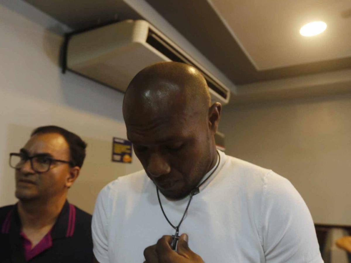 Juan Anangonó al borde del llanto en su despedida de Marathón