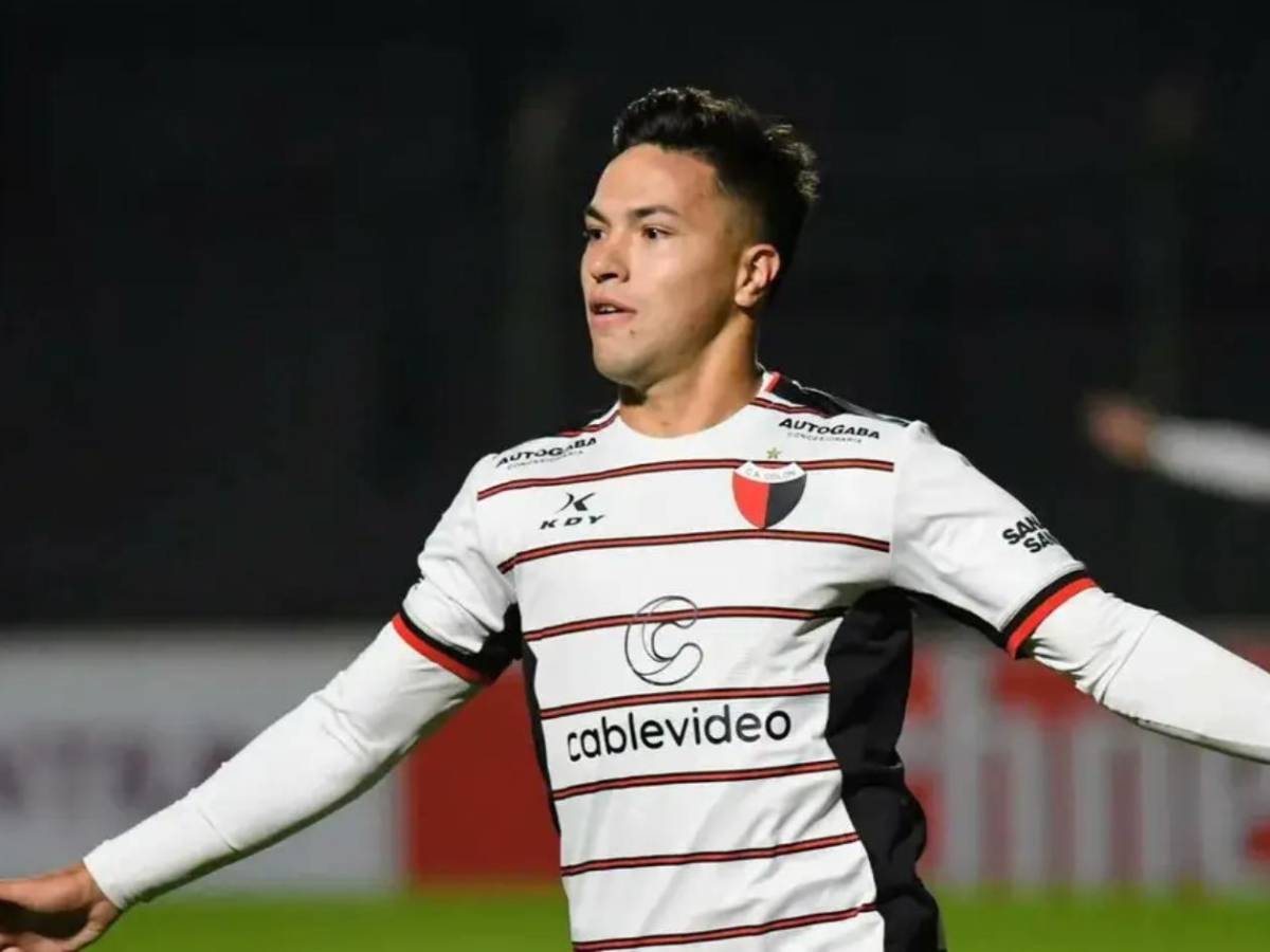 Futbolista presenta a su novio en medio de entrevista y equipo toma decisión