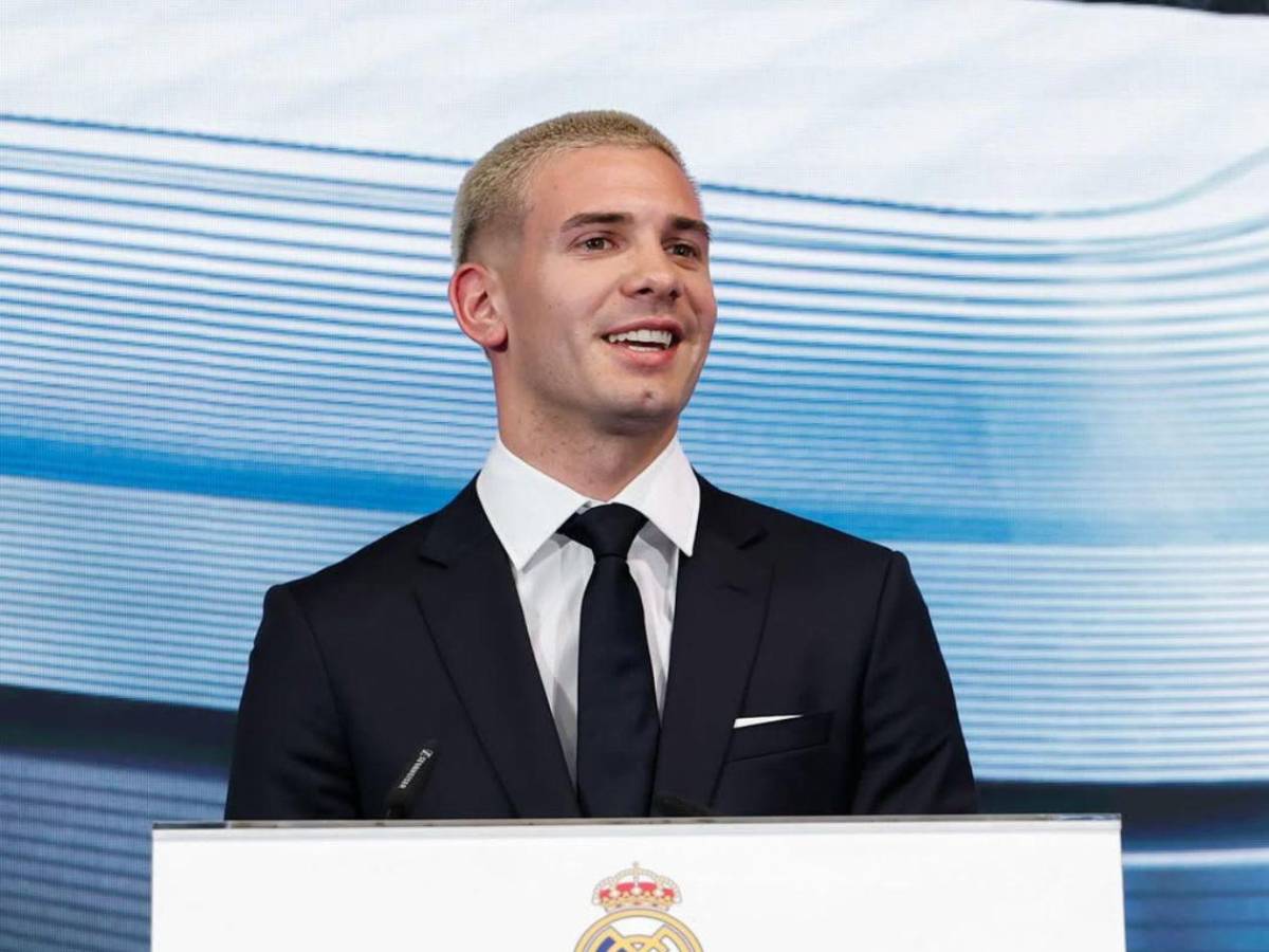 Presentación de Mastantuono, su dorsal y el error que cometió el Real Madrid