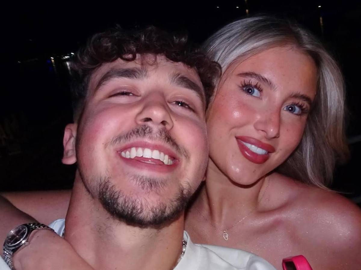 Futbolista anuncia que va a ser padre... ¡y la madre es la hija de su entrenador!