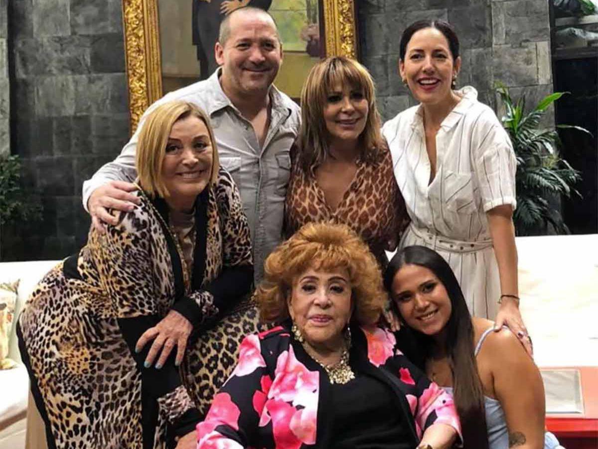 Los hijos de Silvia Pinal no estuvieron juntos en Navidad