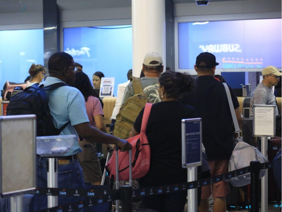 ¿Por qué subieron los boletos y qué aerolíneas bajo costo quedan?