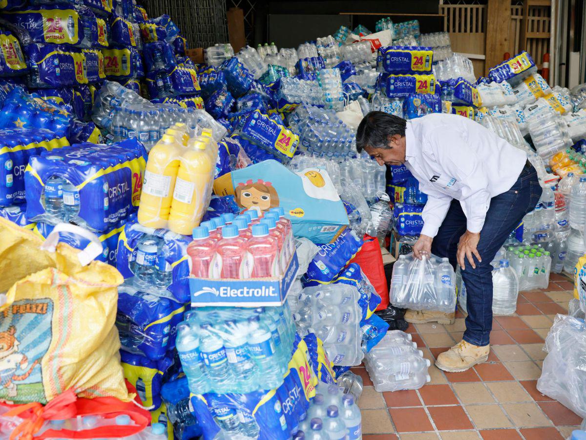 Cientos de voluntarios reúnen ayuda en Bogotá para enviar a Venezuela tras terremotos