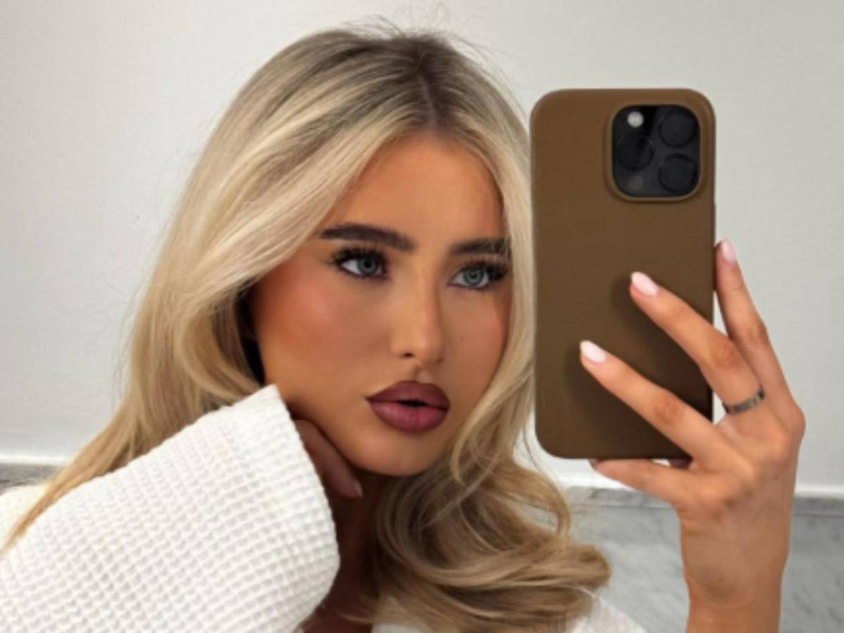 Futbolista anuncia que va a ser padre... ¡y la madre es la hija de su entrenador!