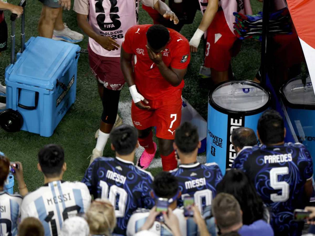 Otra ayuda a Argentina, fuerte cruce de Messi con árbitro, agresión y apareció su enemigo