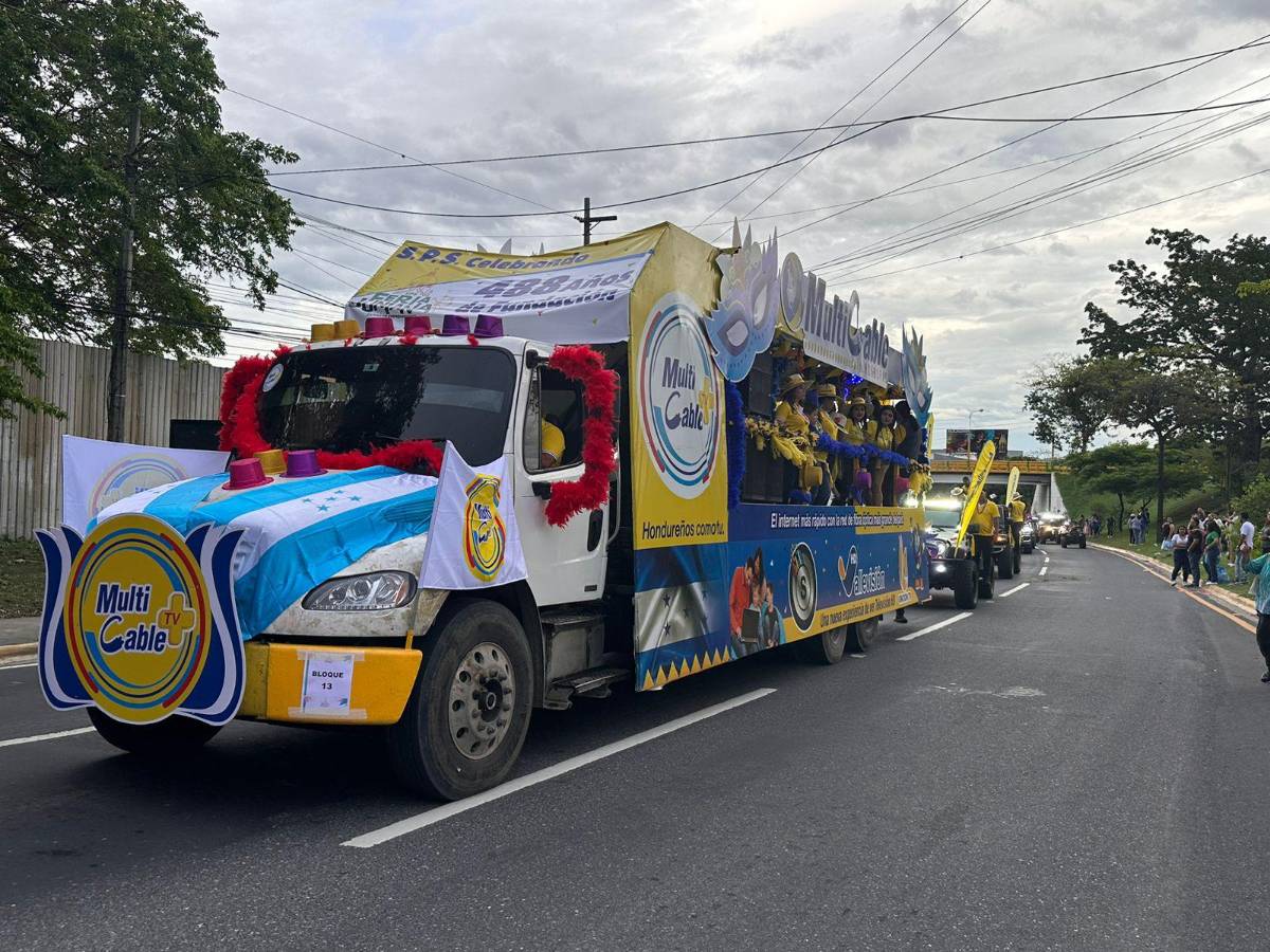 Feria Juniana: sampedranos disfrutan del desfile carrozas