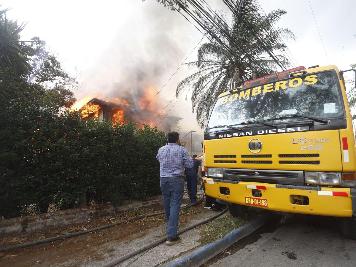 Así fueron consumidas las oficinas de iglesia evangélica en San Pedro Sula