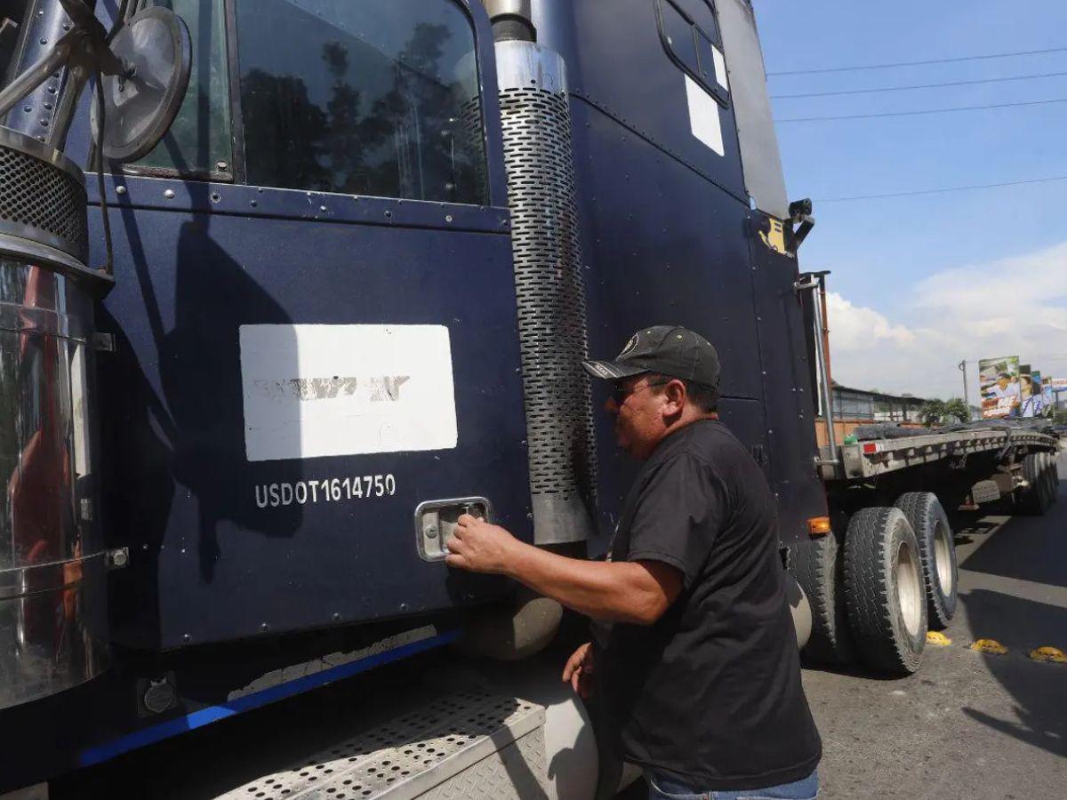 La rastra del héroe hondureño don Elías queda destrozada tras accidente