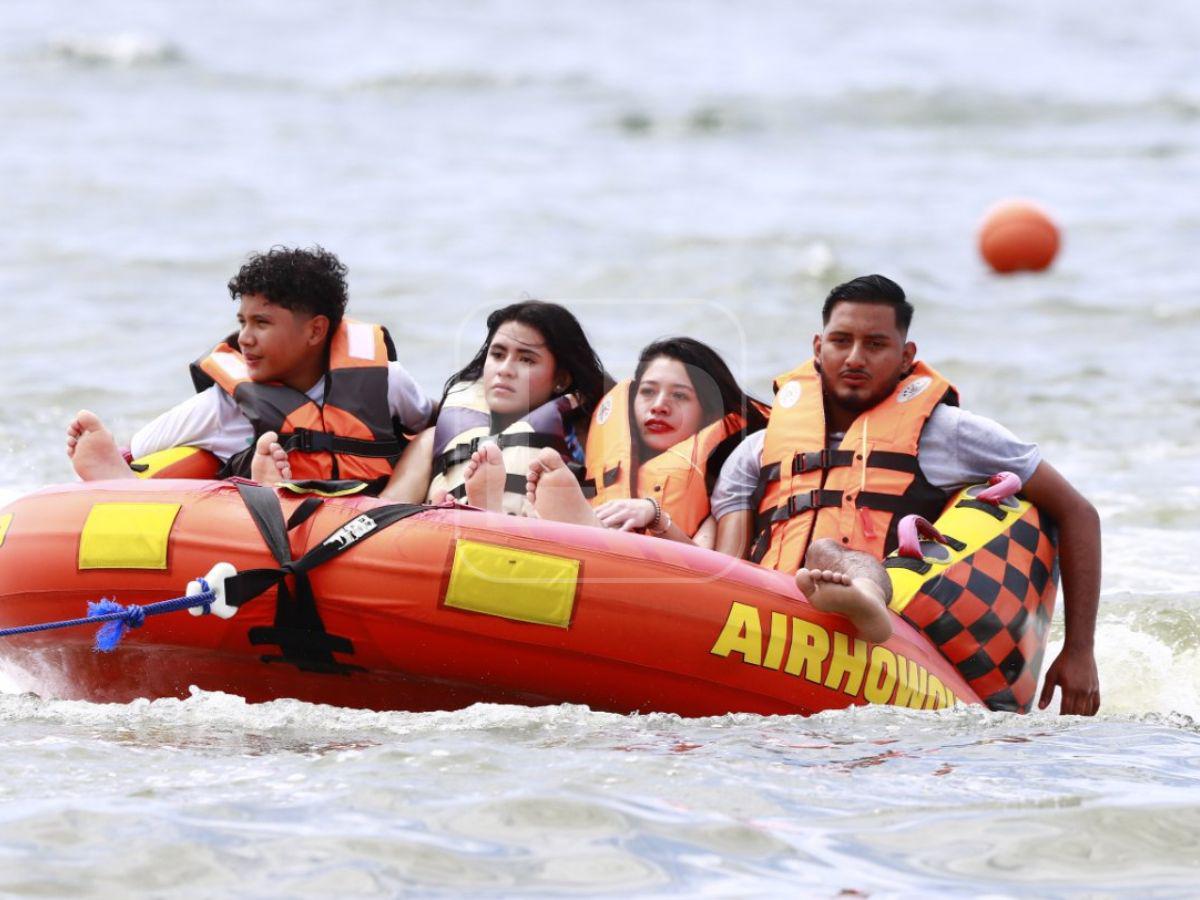 Así disfrutan los hondureños las bellas playas de Puerto Cortés durante el Feriado Morazánico