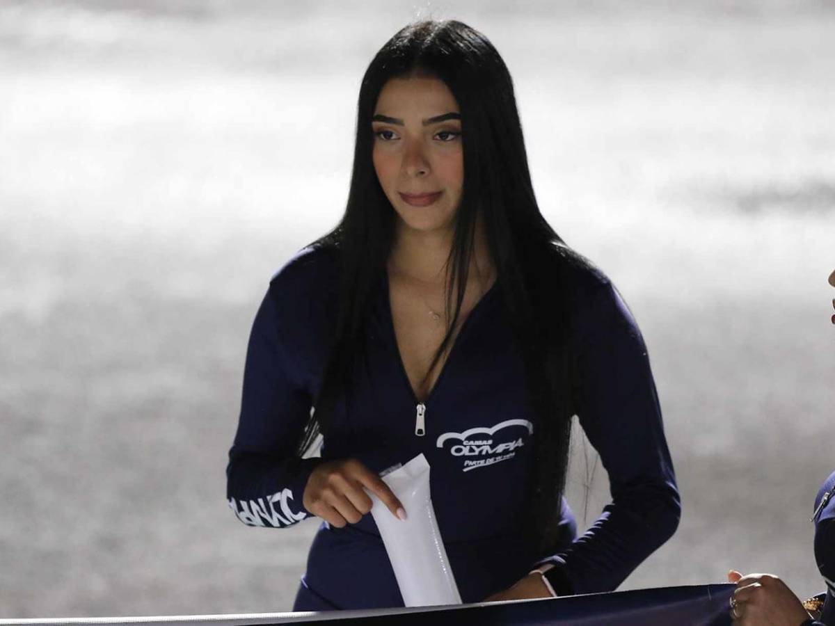 Honduras festeja vs Antigua y Barbuda, show de diputado, lindas chicas y jugador abucheado