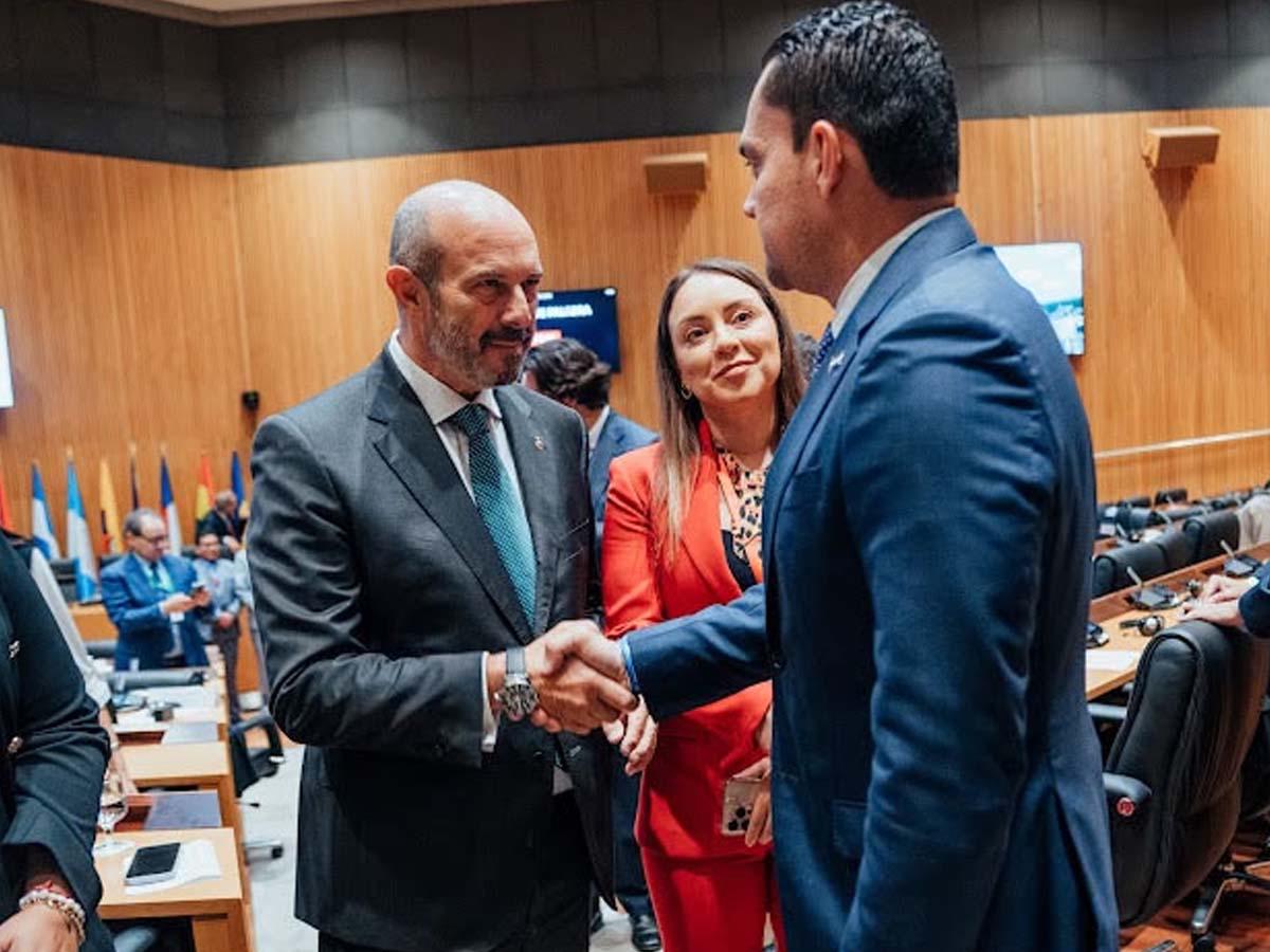 Delegación hondureña visita el Senado de España durante foro parlamentario
