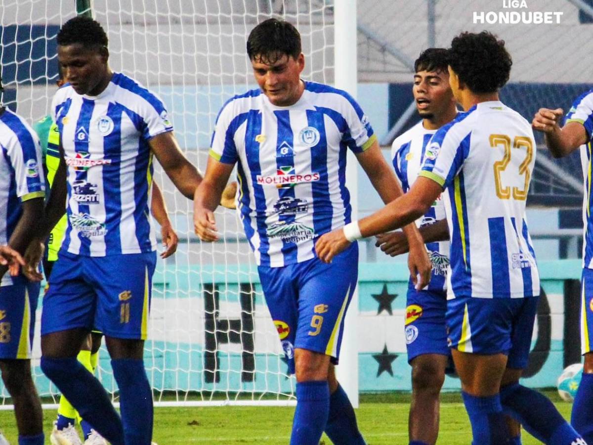 La More, manos a las obras en el Victoria: charla y convenció a dos jugadores a volver al club