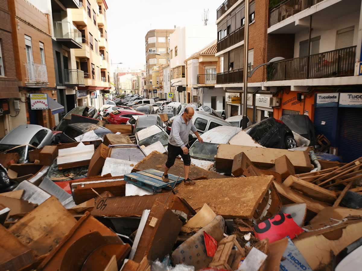Las lluvias por DANA ya han dejado al menos 158 muertos, la mayoría en Valencia, y varios desaparecidos.