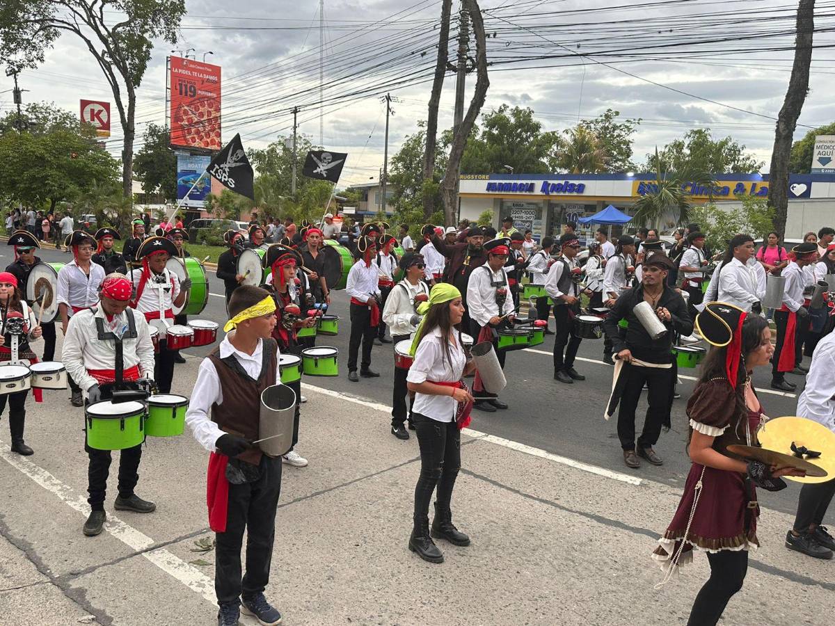 Feria Juniana: sampedranos disfrutan del desfile carrozas