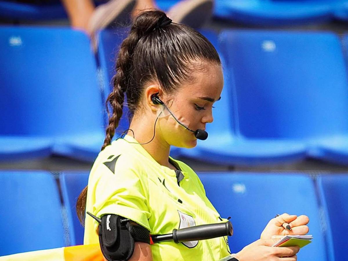 Árbitra es sensación y hace confesión: Los futbolistas lo han intentado