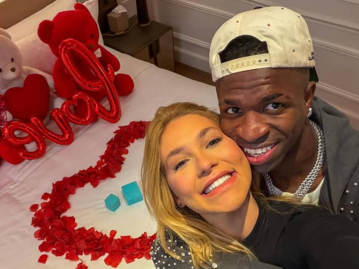 Vinicius anuncia noviazgo con exmujer de artista: Dos compañeros se burlan