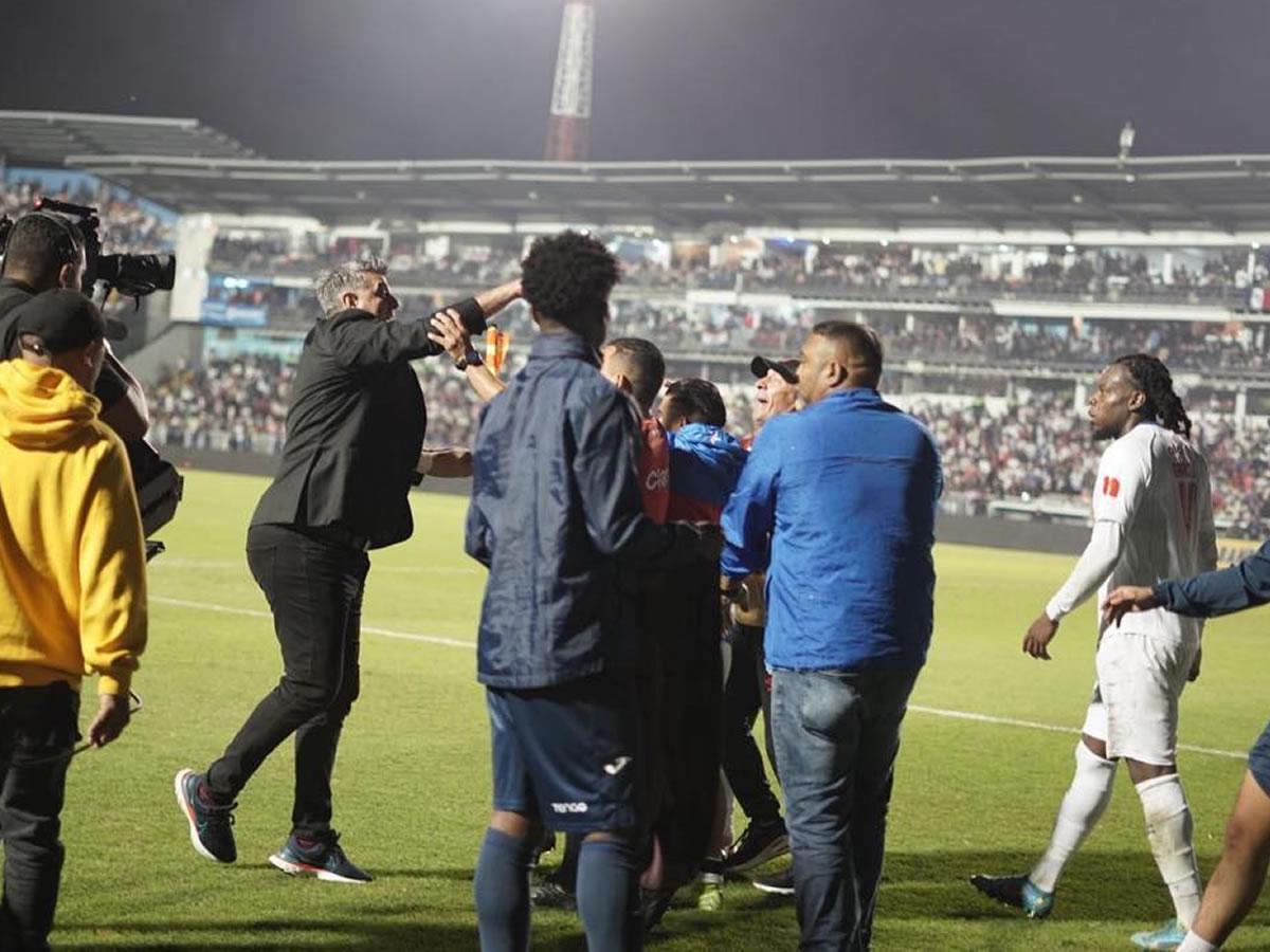 Acta arbitral: A Diego Vázquez le espera fuerte castigo por el zafarrancho de la final