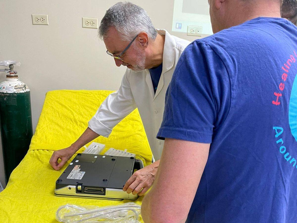 IHSS recibe equipo para cirugía cardiovascular valorado en más de L9 millones