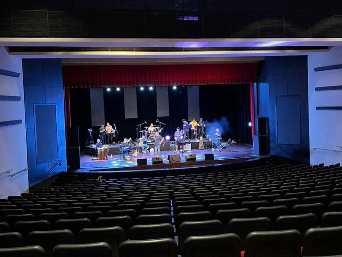 Vista principal del Teatro José Francisco Saybe.