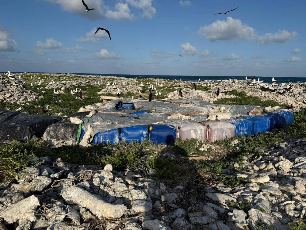 Decomisan casi 3,900 galones de gasolina vinculada a contrabando en La Mosquitia
