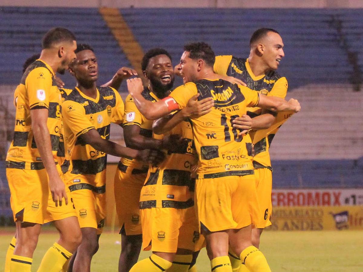 Real España: Se presentó a la pretemporada y el técnico lo despachó