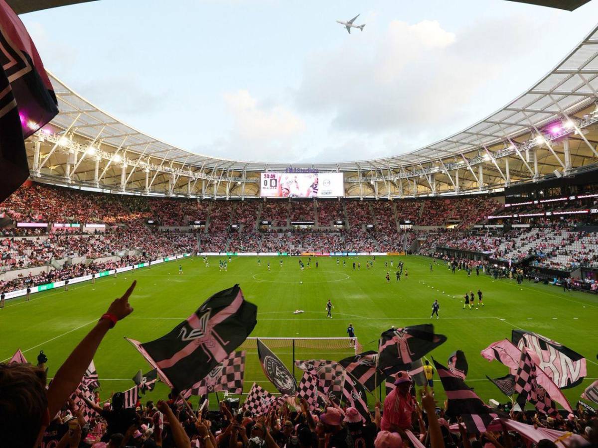 Inter Miami inaugura su estadio: bella hondureña, figuras y gol de Messi